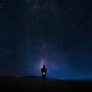 两峰夹小溪地湿又无泥的用法
